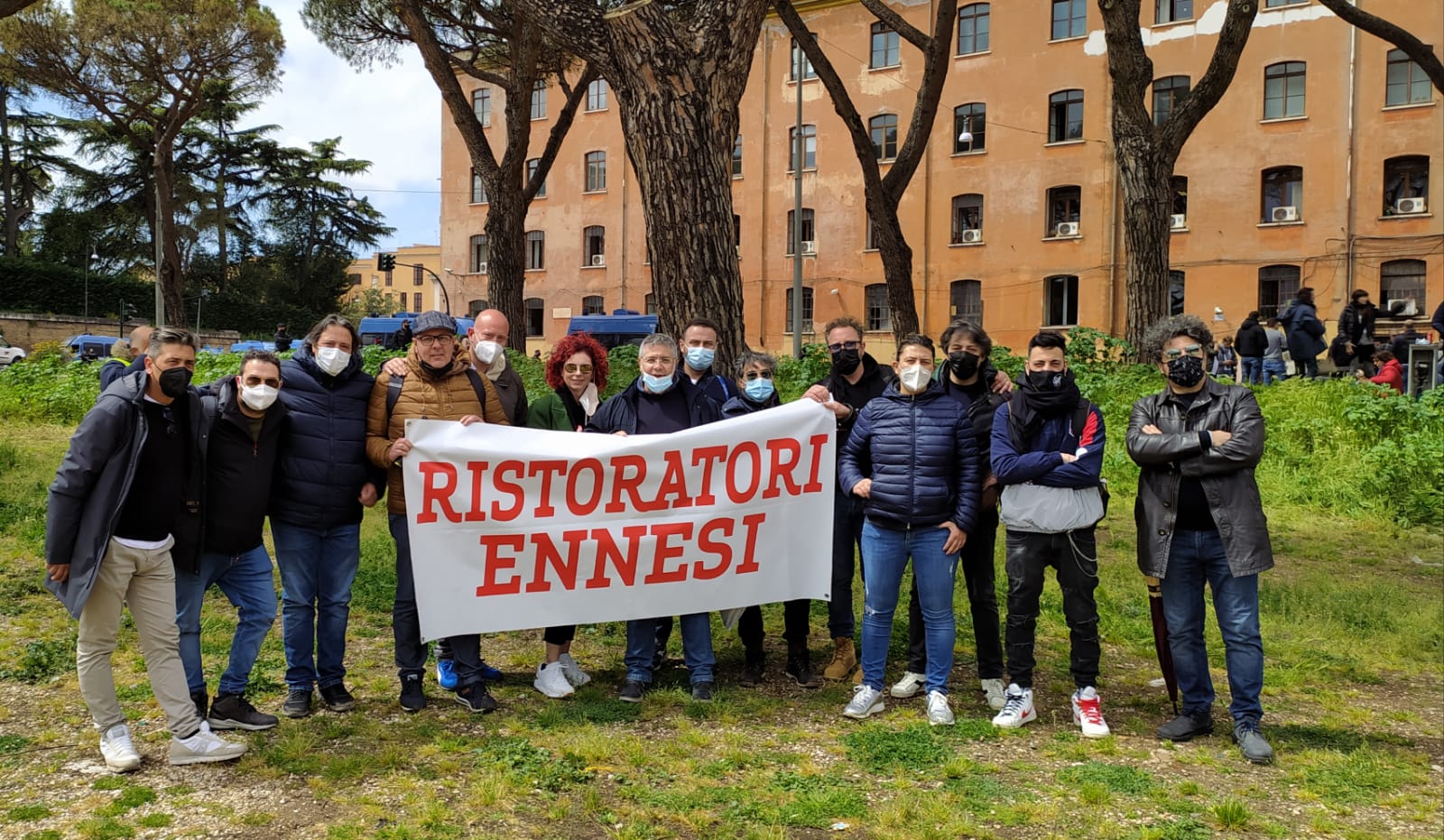 &quot;Vogliamo aprire e vi diciamo perché&quot;